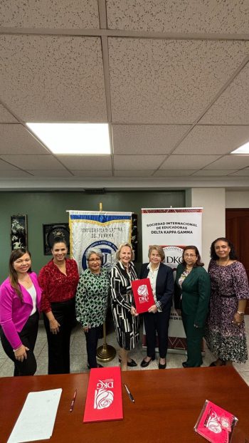 Firma de Convenio con Universidad Latina 2