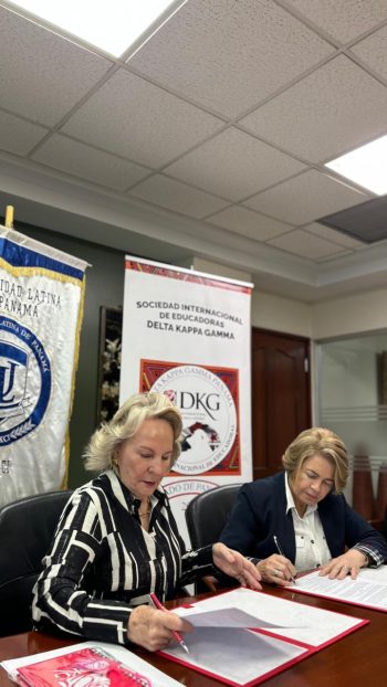 Firma de Convenio con Universidad Latina 3