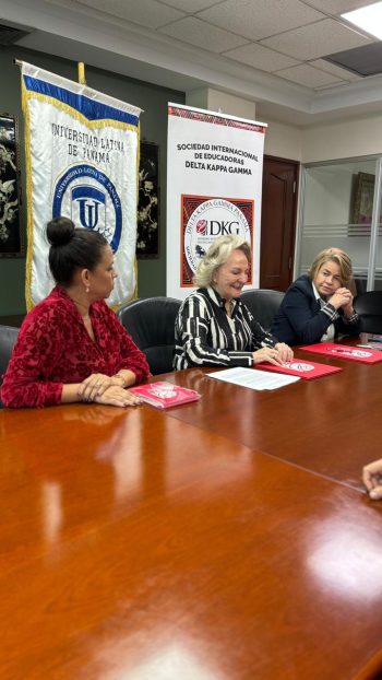 Firma de Convenio con Universidad Latina 7